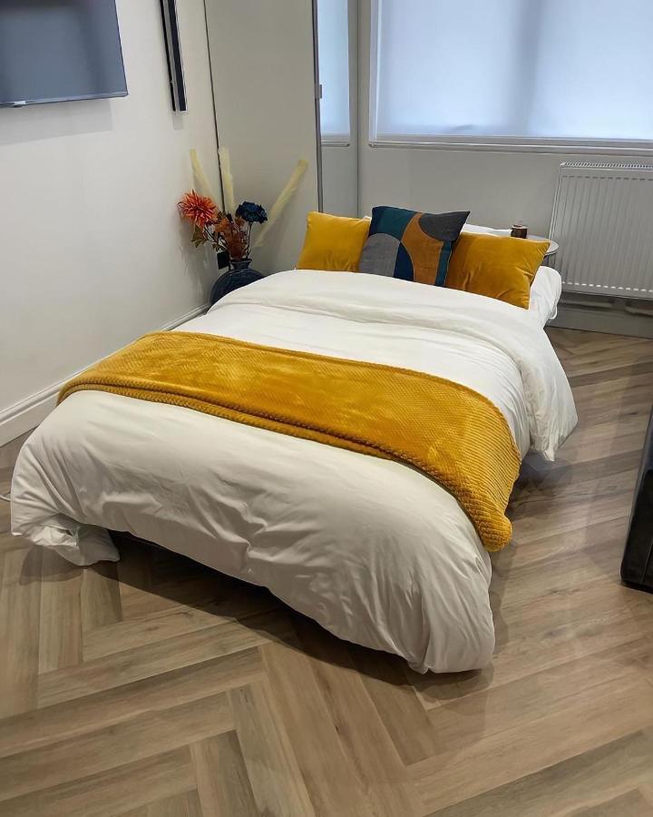 Luxury Studio- Mk Central- 5 Mins Drive To Train Station-Direct Trains To London, Birmingham Milton Keynes Exterior foto